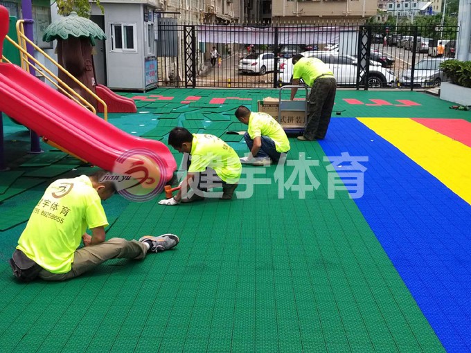 深圳市龍華區(qū)美嘉幼兒園懸浮地板施工中